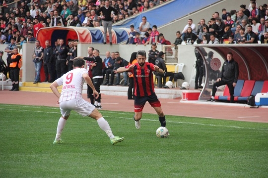 Yeni Mersin İdman Yurdu  Edirnespor ile 0-0 beraber kaldı