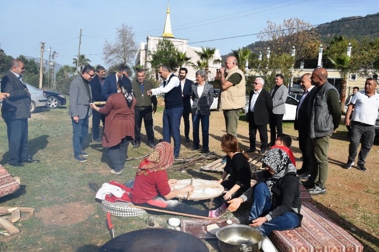 MHP Antalya'dan depremzedelere ziyaret