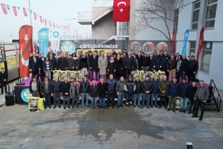 5 bin üretici Manisa Büyükşehir'in gübre desteğinden faydalandı
