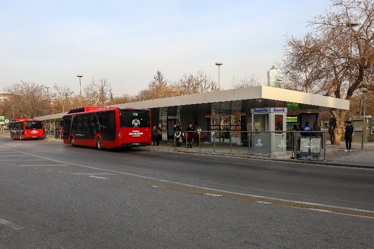 Konya Büyükşehir otobüs duraklarını yeniliyor