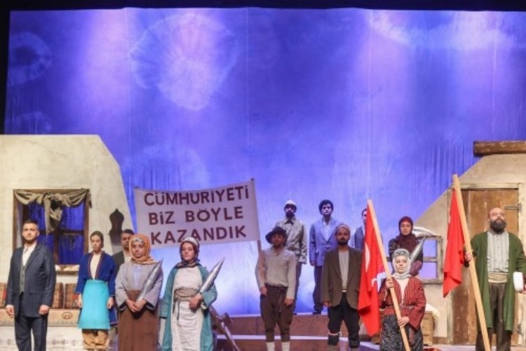 Uşak Şehir Tiyatrosu İstanbul'dan ödülle döndü