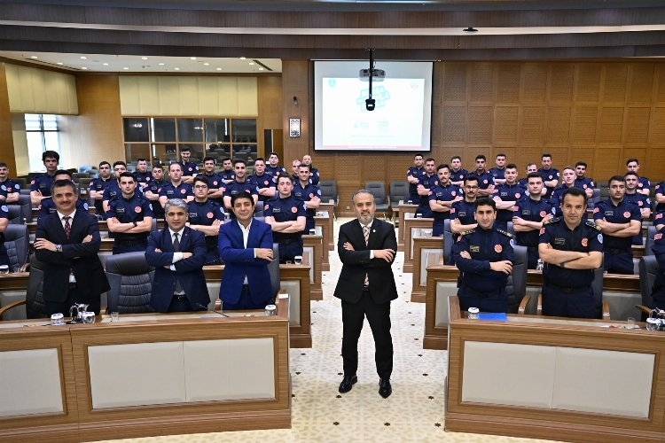 Bursa'nın yeni 82 itfaiye eri göreve hazır