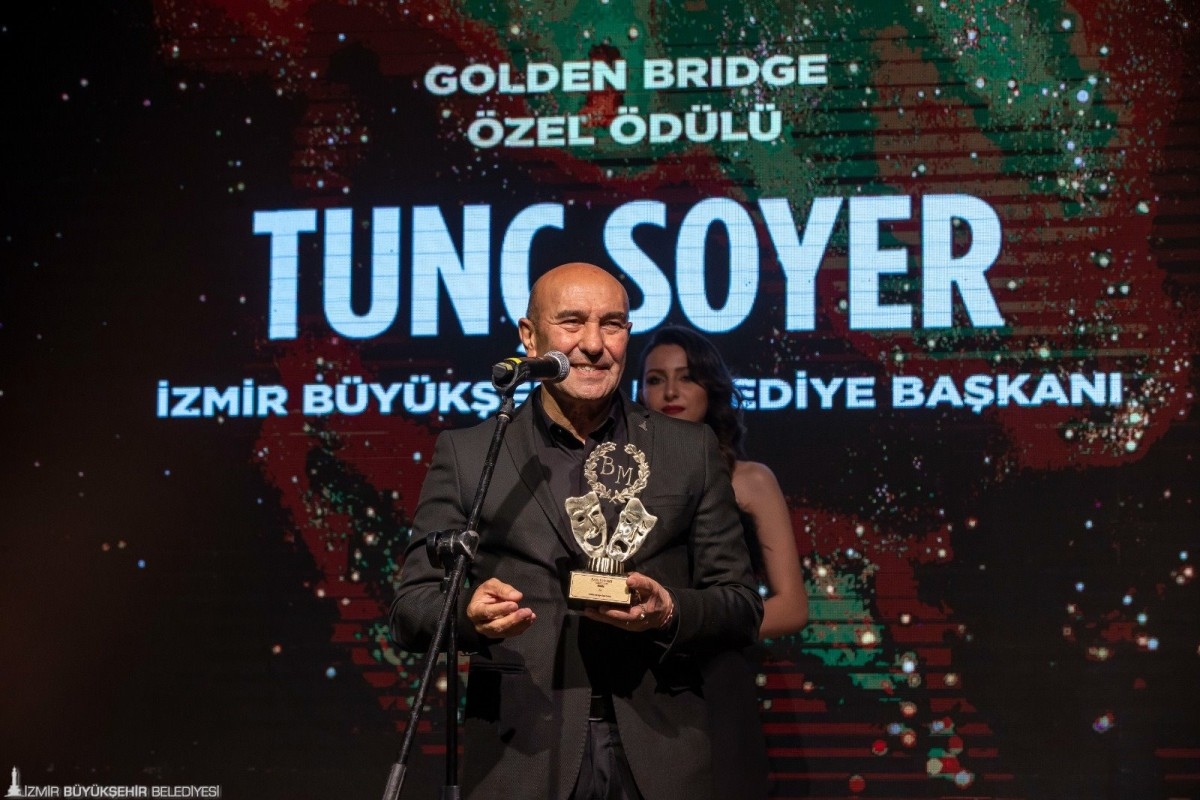 Başkan Soyer'e Golden Bridge Özel Ödülü