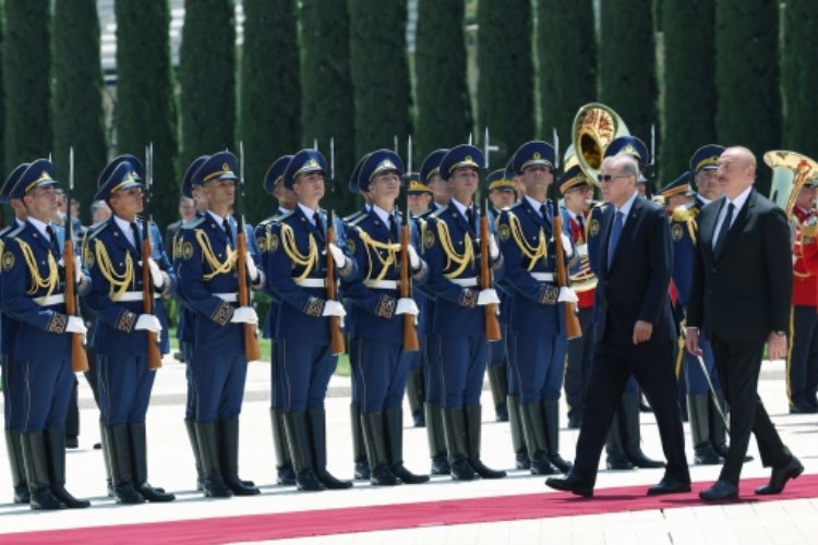 Cumhurbaşkanı Erdoğan Azerbaycan'da: İki Ülke Arasındaki İlişkiler Güçleniyor