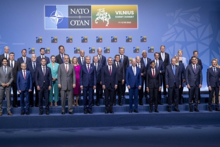 NATO Zirvesi başladı: Liderler aile fotoğrafı verdi