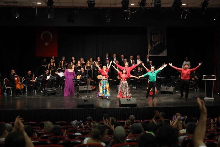 Antalya Büyükşehir “Yaza Merhaba” konseri düzenledi