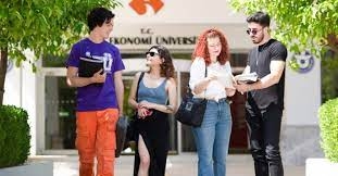 İzmir Ekonomi Üniversitesi Yabancı dilde ‘tescilli’ başarıya ulaştı
