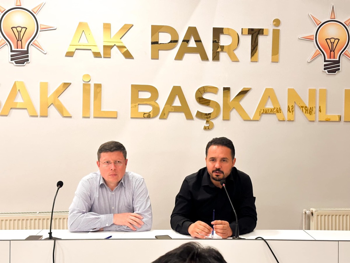 Ak Parti Uşak İl Başkanı Himmet Yaşar ve Milletvekili Fahrettin Tuğrul'un Katılımıyla Toplantı Gerçekleştirildi