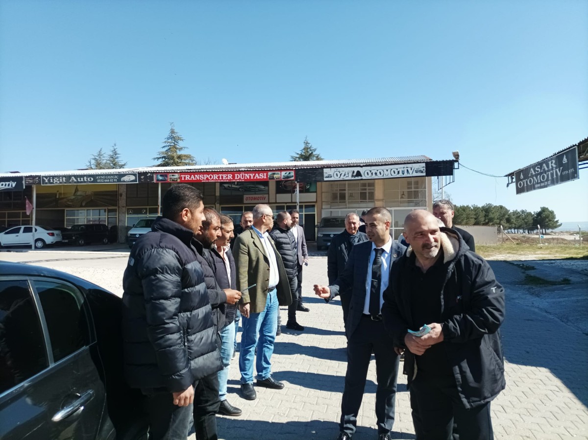 Büyükbirlik Partisi Uşak Belediye Başkan Adayı Mehmet Kahveci, Uşak Oto Pazarını Ziyaret Etti
