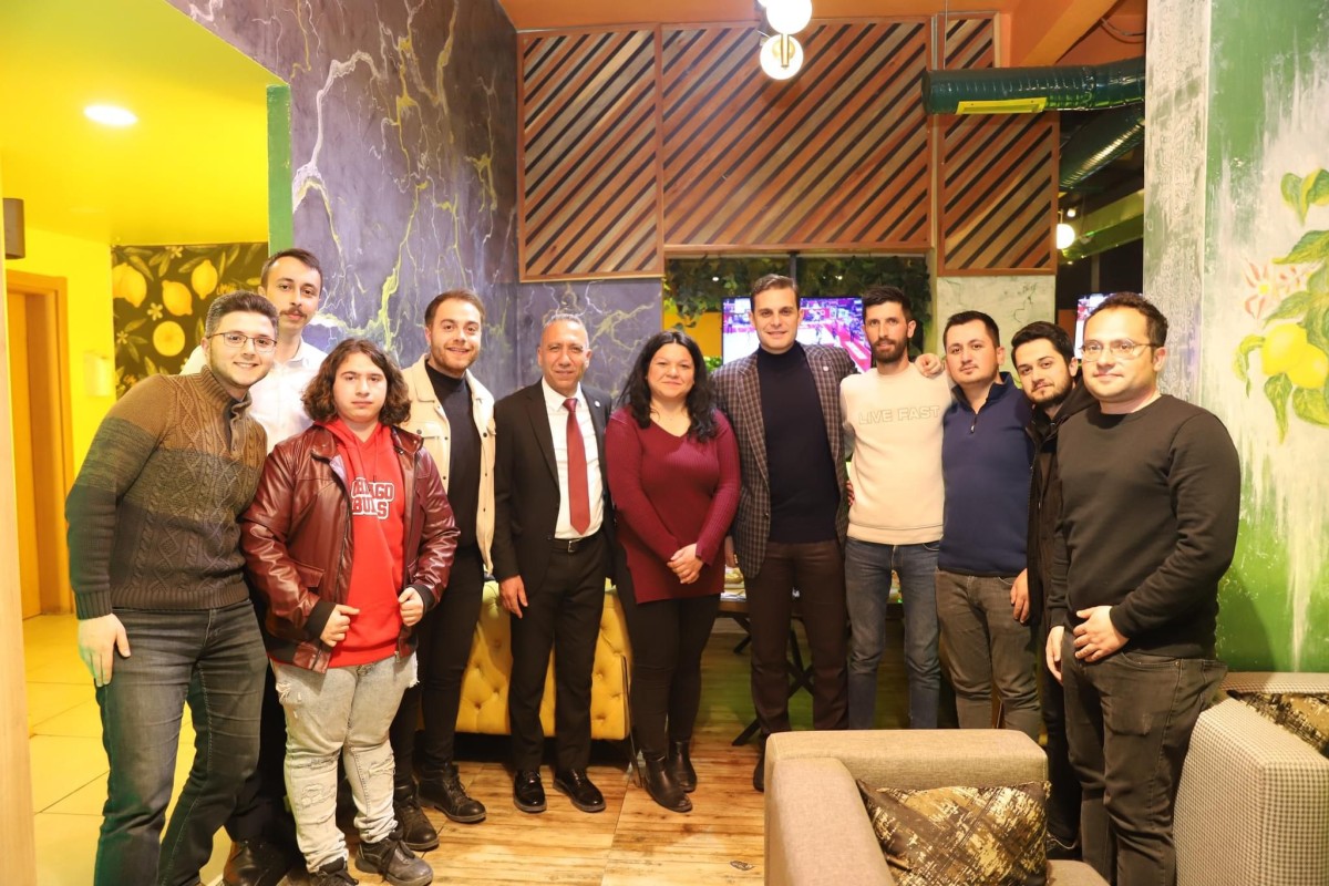 İYİ Parti Genel İdare Kurulu Üyesi Mehmet ASLAN, Uşak'ta Atapark Bölgesi Kafelerini Ziyaret Etti