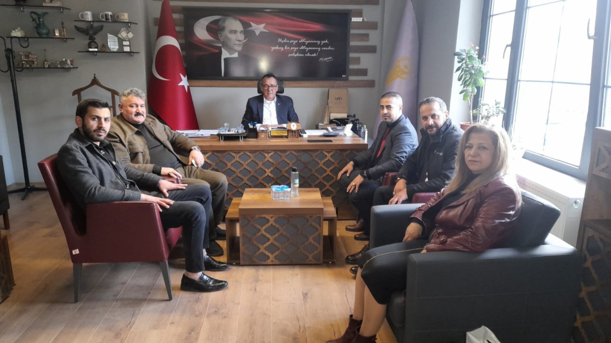 Büyük Birlik Partisi Uşak Belediye Başkan Adayı Mehmet Kahveci, Uşak Esnaf ve Sanatkarlar Odaları Birlik Başkanı Atalay Savaş'ı Ziyaret Etti